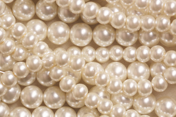 How to recognize a fake pearl from a real one