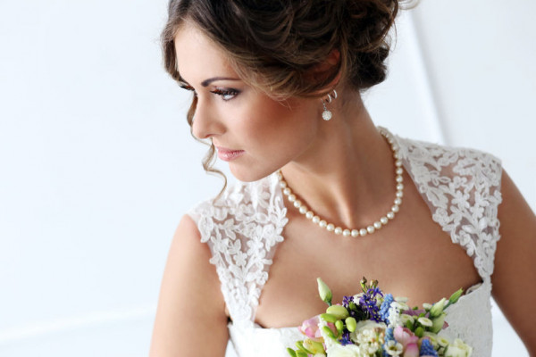 Wear pearl jewelry on your wedding day