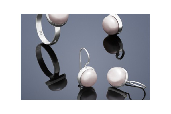 Determining the quality of pearls